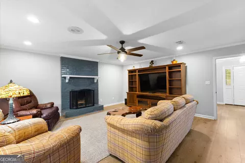 Living - 2926 Mooty Bridge Rd, Lagrange, GA 30240 photo 2 of 3