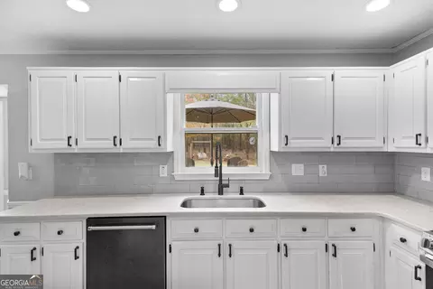 Kitchen - 2926 Mooty Bridge Rd, Lagrange, GA 30240 photo 3 of 6