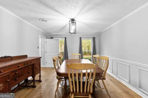 Dining - 2926 Mooty Bridge Rd, Lagrange, GA 30240 photo 2 of 3