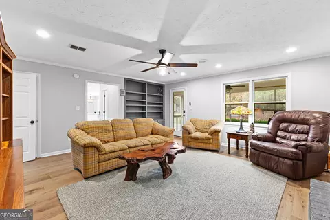 Living - 2926 Mooty Bridge Rd, Lagrange, GA 30240 photo 1 of 3