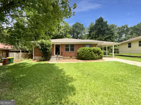 828 Pinevalley Dr, Forest Park, GA 30297