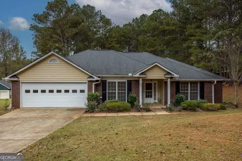 120 Village Ct, Hamilton, GA 31811