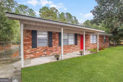 204 Deerwood Ct, Hinesville, GA 31313