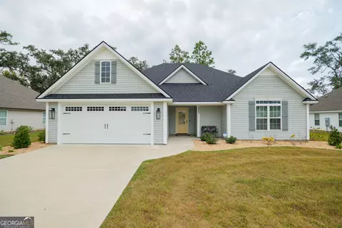 3833 Landings Cir, Hahira, GA 31632