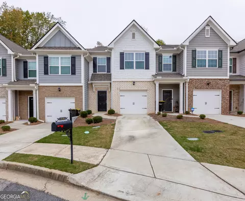 56 Chastain Cir, Newnan, GA 30263