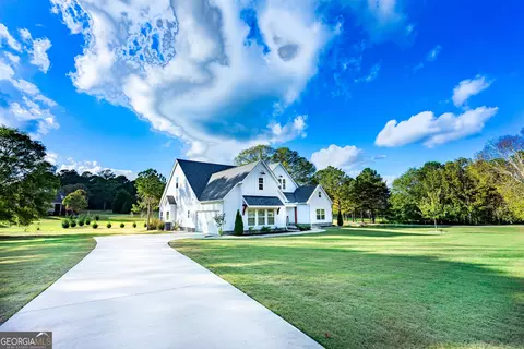 Exterior - 32 Overlook Dr, Pine Mountain, GA 31822 photo 4 of 11