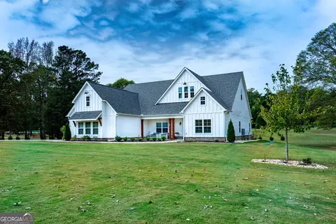 Exterior - 32 Overlook Dr, Pine Mountain, GA 31822 photo 3 of 11