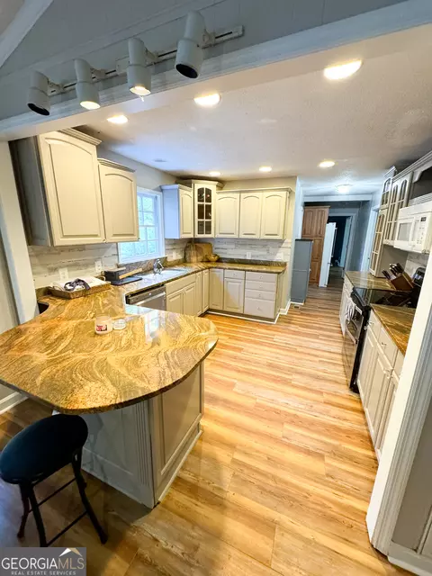 Kitchen - 111 Spring Valley Dr, Lagrange, GA 30240 photo 2 of 2