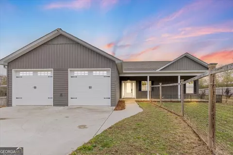 90 Cloud Rd, Trenton, GA 30752