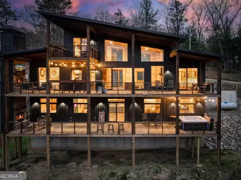 190 Sequoyah Ridge Rd, Blue Ridge, GA 30513