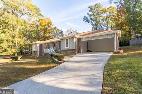 742 Mountainbrooke Cir, Stone Mountain, GA 30087