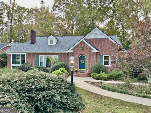 213 Lake Forest Dr, Elberton, GA 30635
