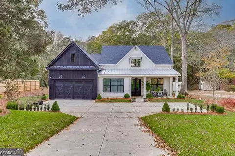 466 White St, Hoschton, GA 30548