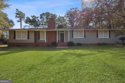 597 S 6th St, Jesup, GA 31545