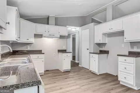 Kitchen - 754 Dixon Rd, Roberta, GA 31078 photo 4 of 5