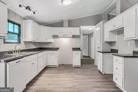 Kitchen - 754 Dixon Rd, Roberta, GA 31078 photo 3 of 5