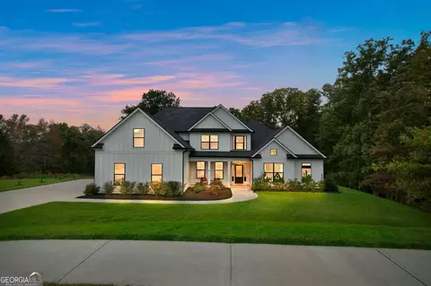 166 Elizabeth Ln, Newnan, GA 30265