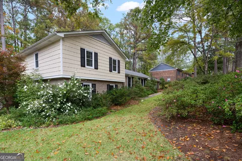 664 Commanche Dr, Macon, GA 31210