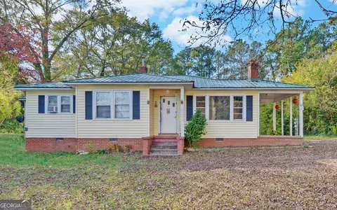 58 Nassau St, Toccoa, GA 30577 photo 2