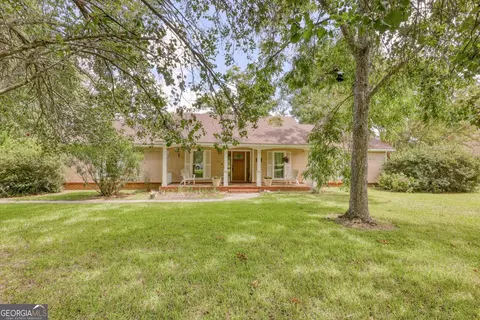 4416 Woodfield Dr, Hahira, GA 31632
