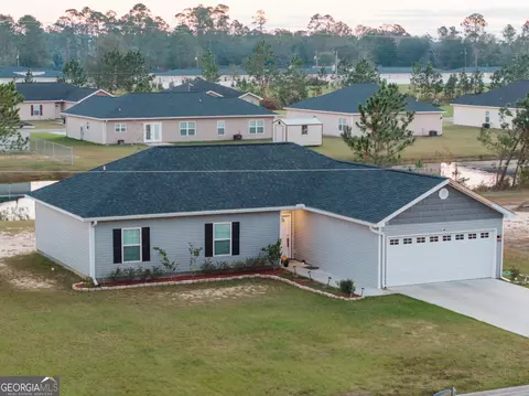 483 Lakeside Cir, Baxley, GA 31513