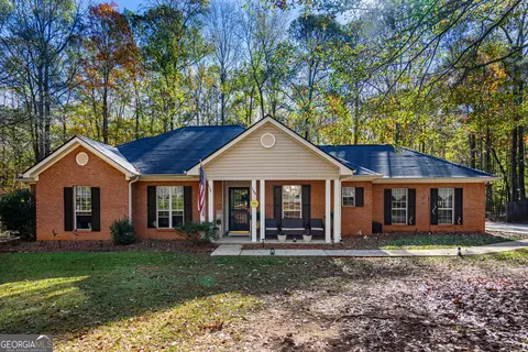 108 Saddlebrook Ct, Lagrange, GA 30240