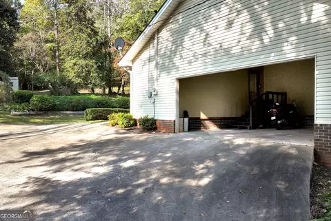 Exterior - 52 Foxdale Cir, Toccoa, GA 30577 photo 9 of 14