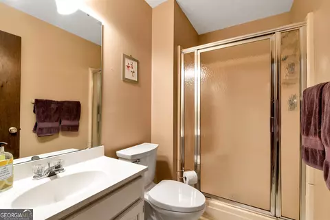 Bath - 52 Foxdale Cir, Toccoa, GA 30577 photo 4 of 4