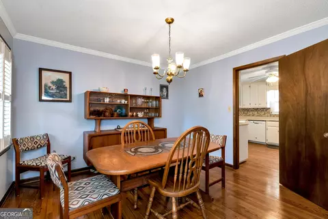 Dining - 52 Foxdale Cir, Toccoa, GA 30577 photo 3 of 4