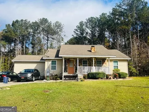 77 Cordwood St, Manchester, GA 31816