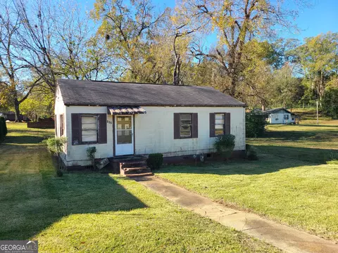806 E 9th St, West Point, GA 31833