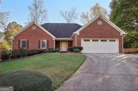 374 Bayshore Ct NW, Suwanee, GA 30024