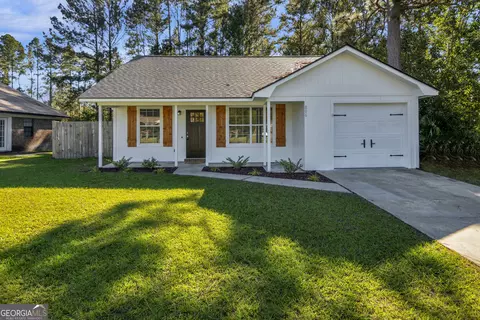 806 Lost Grove Ln, Hinesville, GA 31313