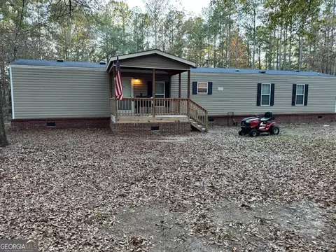 466 Sandy Point Cir, Knoxville, GA 31050