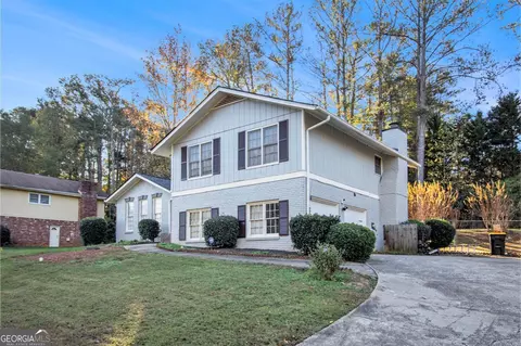 118 Lafayette Dr, Fayetteville, GA 30214