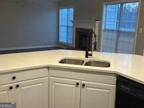 Kitchen - 11684 Heritage Dr, Hampton, GA 30228 photo 7 of 10