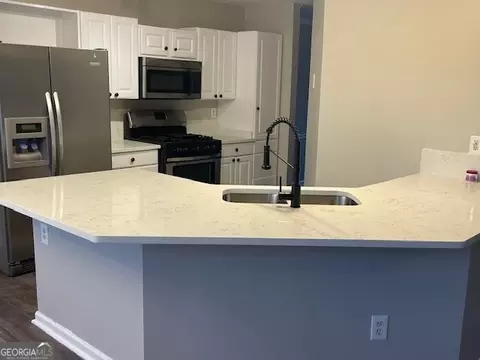 Kitchen - 11684 Heritage Dr, Hampton, GA 30228 photo 3 of 10