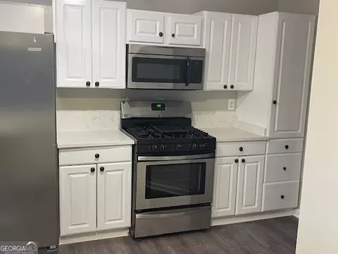 Kitchen - 11684 Heritage Dr, Hampton, GA 30228 photo 5 of 10