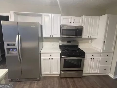 Kitchen - 11684 Heritage Dr, Hampton, GA 30228 photo 10 of 10
