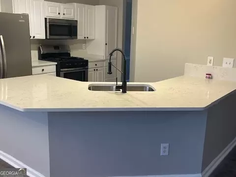 Kitchen - 11684 Heritage Dr, Hampton, GA 30228 photo 2 of 10