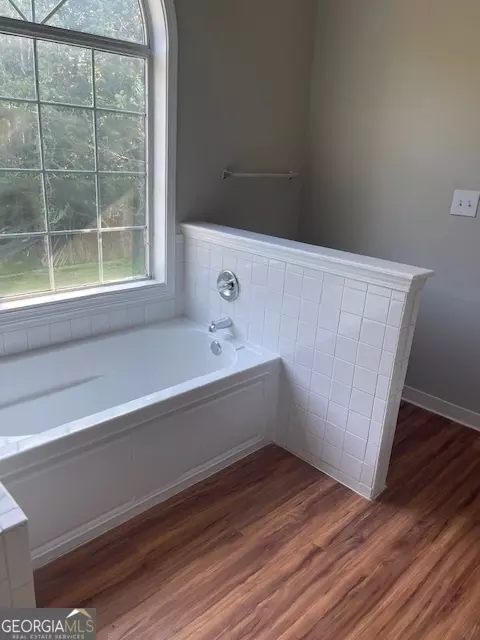 Bath - 11684 Heritage Dr, Hampton, GA 30228 photo 2 of 9