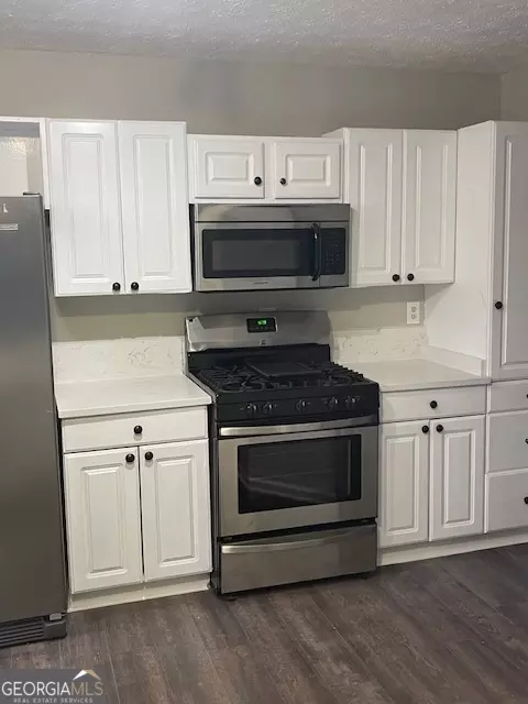 Kitchen - 11684 Heritage Dr, Hampton, GA 30228 photo 6 of 10