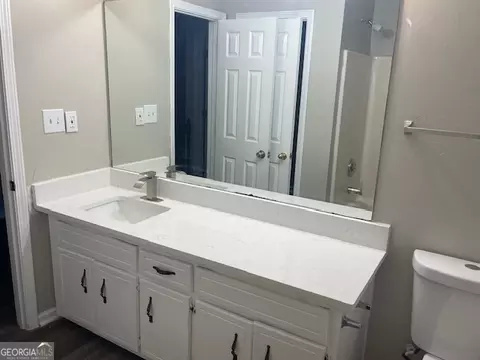 Bath - 11684 Heritage Dr, Hampton, GA 30228 photo 6 of 9