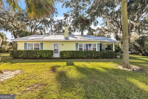 523 Hickory Bluff Dr, Waverly, GA 31565