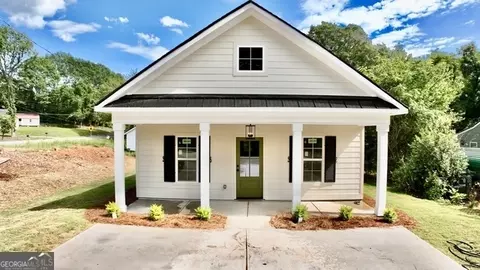 106 Adamson Dr, Carrollton, GA 30117