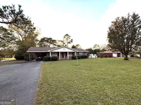 114 S Seventh St, Cochran, GA 31014