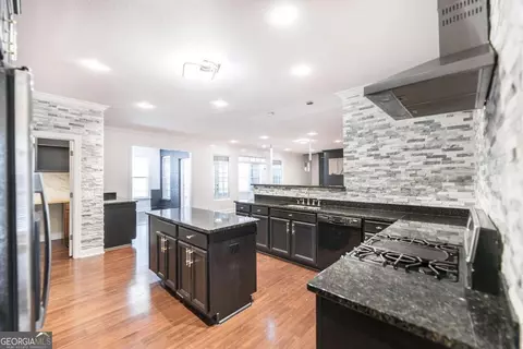 Kitchen - 100 Parks Rdg, Dublin, GA 31021 photo 1 of 6