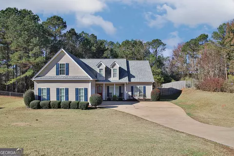 112 Sweetwater Ct, Lagrange, GA 30240