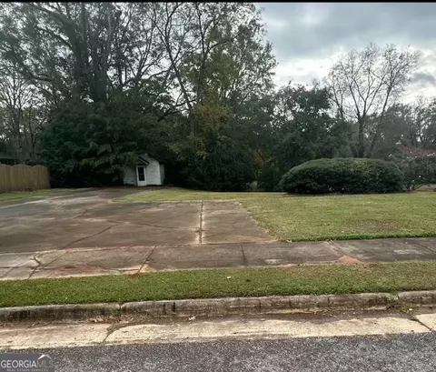 140 E Clinton St, Gray, GA 31032
