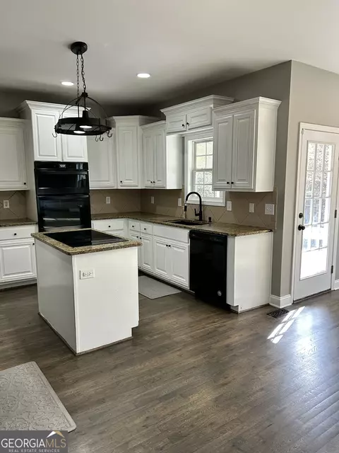 Kitchen - 45 Silverton Dr, Covington, GA 30016 photo 3 of 5